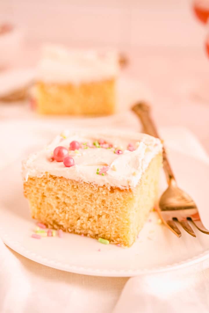 The BEST Easy Vanilla Sheet Cake (with buttermilk ) MINT   MALLOW