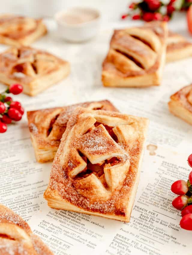 Flaky Cinnamon Streusel Apple Pie Pockets